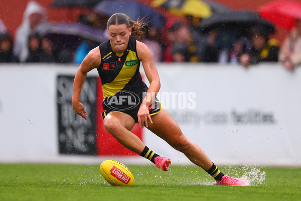 AFLW 2024 Round 06 - Richmond v Collingwood - A-55114531