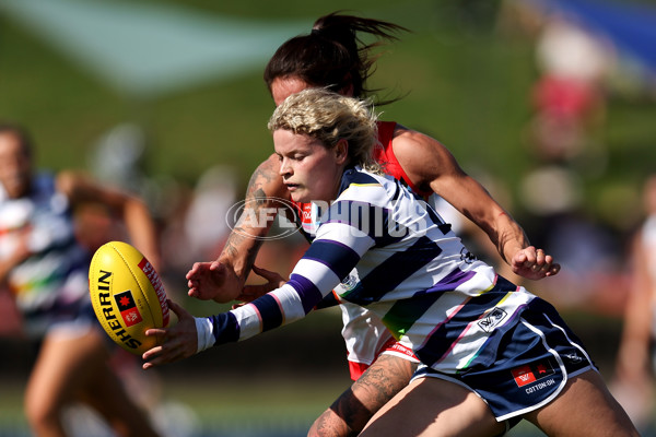 AFLW 2024 Round 06 - Sydney v Geelong - A-55135166