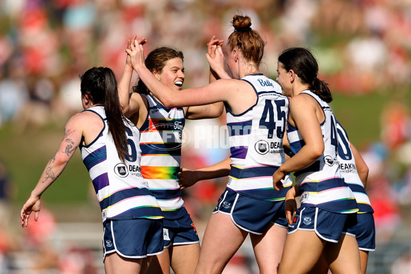 AFLW 2024 Round 06 - Sydney v Geelong - A-55137848