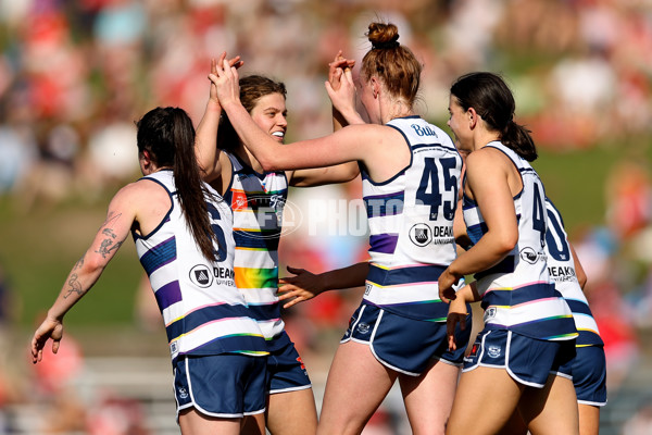 AFLW 2024 Round 06 - Sydney v Geelong - A-55137849