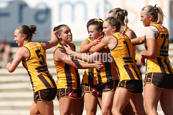 AFLW 2024 Round 06 - Fremantle v Hawthorn - A-55144916