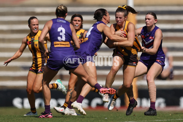 AFLW 2024 Round 06 - Fremantle v Hawthorn - A-55195487