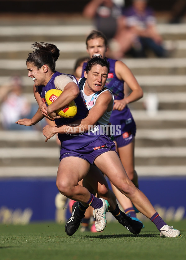 AFLW 2024 Round 07 - Fremantle v Carlton - A-55255691