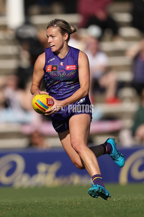AFLW 2024 Round 07 - Fremantle v Carlton - A-55255706