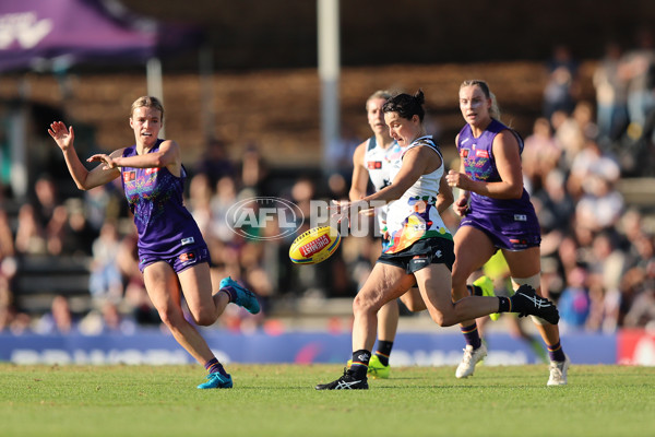 AFLW 2024 Round 07 - Fremantle v Carlton - A-55255768