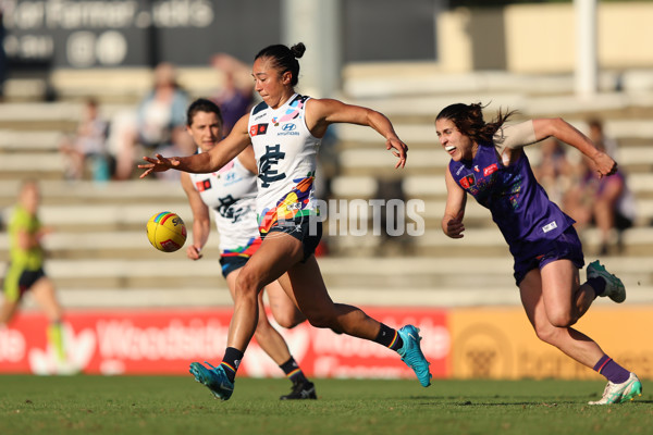 AFLW 2024 Round 07 - Fremantle v Carlton - A-55256768
