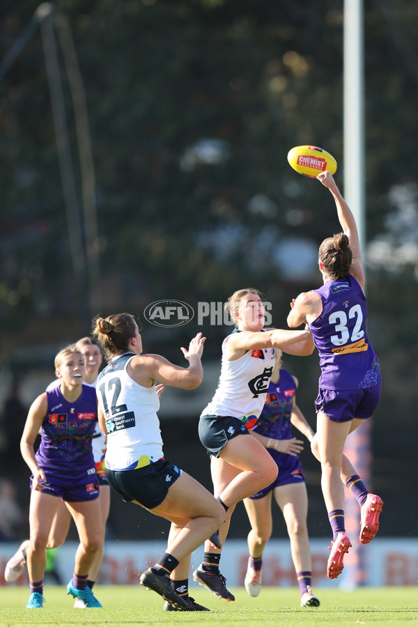 AFLW 2024 Round 07 - Fremantle v Carlton - A-55256793