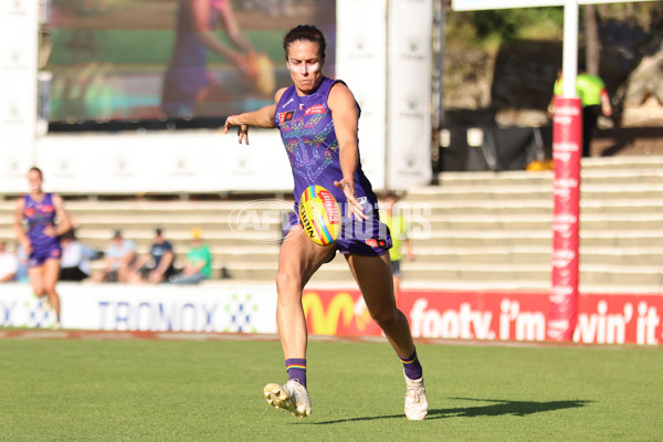 AFLW 2024 Round 07 - Fremantle v Carlton - A-55258619