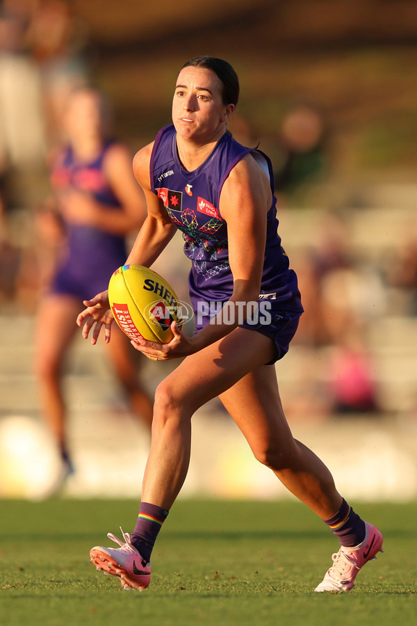 AFLW 2024 Round 07 - Fremantle v Carlton - A-55258641