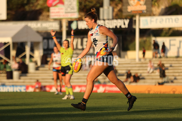 AFLW 2024 Round 07 - Fremantle v Carlton - A-55258645