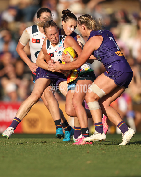AFLW 2024 Round 07 - Fremantle v Carlton - A-55262123