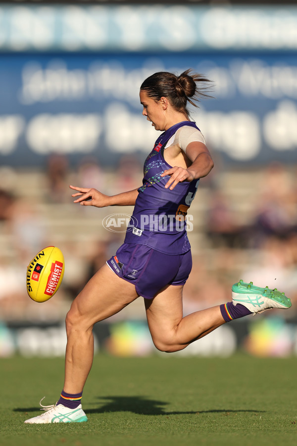AFLW 2024 Round 07 - Fremantle v Carlton - A-55262129