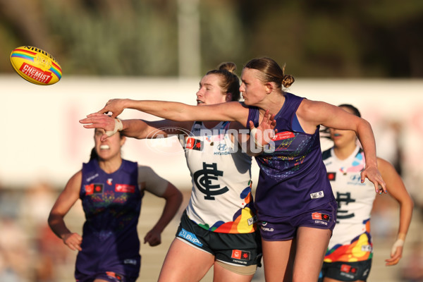 AFLW 2024 Round 07 - Fremantle v Carlton - A-55263574