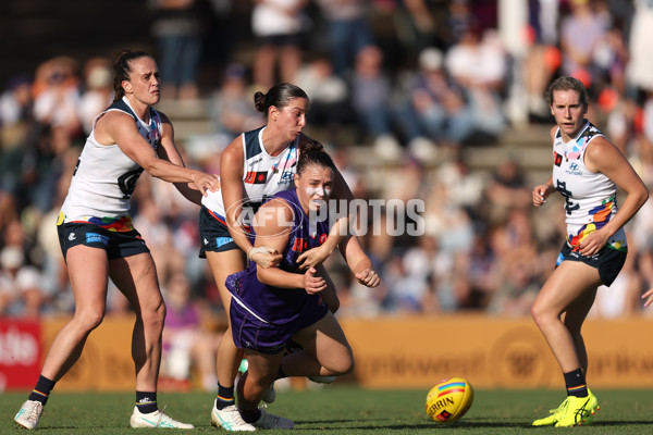 AFLW 2024 Round 07 - Fremantle v Carlton - A-55263596