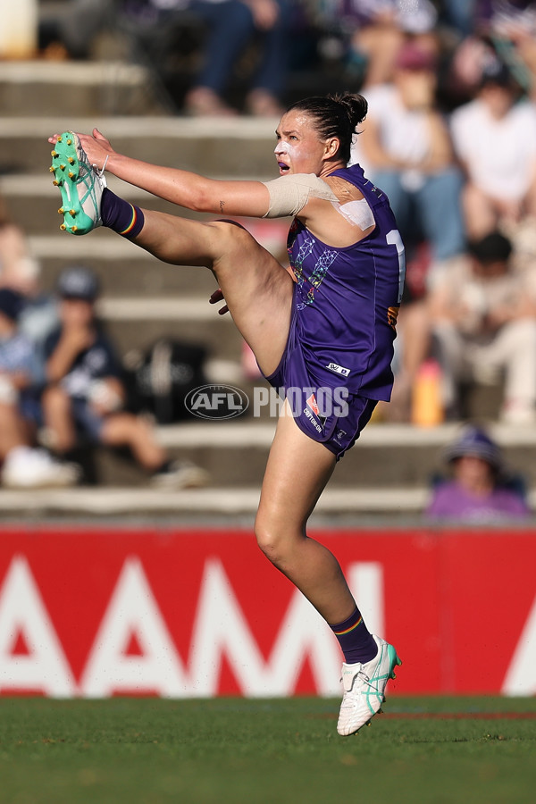 AFLW 2024 Round 07 - Fremantle v Carlton - A-55263605