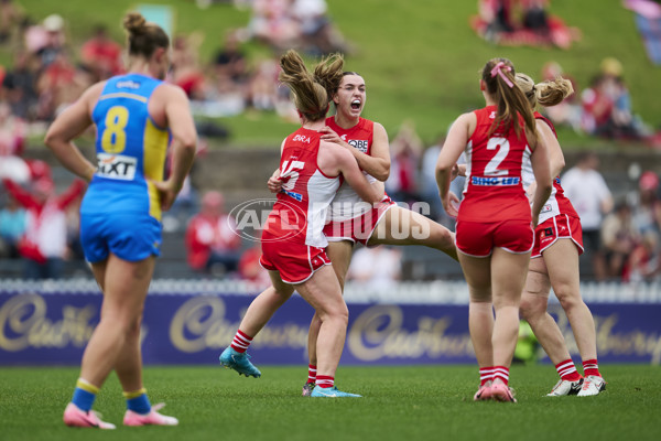 AFLW 2024 Round 08 - Sydney v Gold Coast - A-55345652