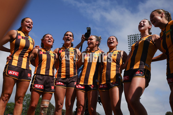 AFLW 2024 Round 08 - Hawthorn v GWS - A-55347052