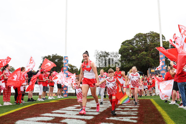AFLW 2024 Round 08 - Sydney v Gold Coast - A-55347086