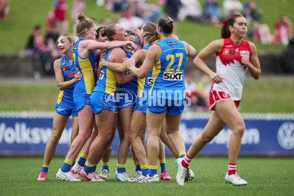 AFLW 2024 Round 08 - Sydney v Gold Coast - A-55351673