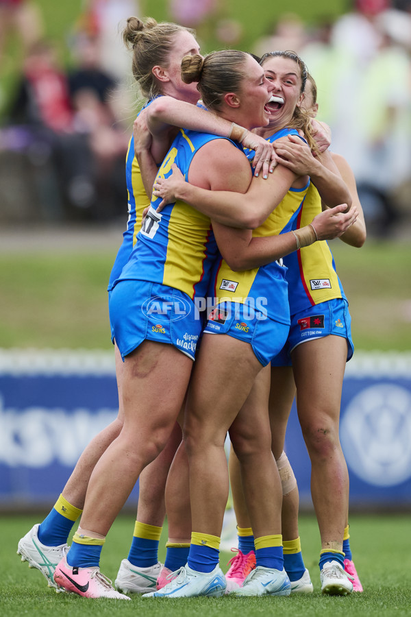 AFLW 2024 Round 08 - Sydney v Gold Coast - A-55352676