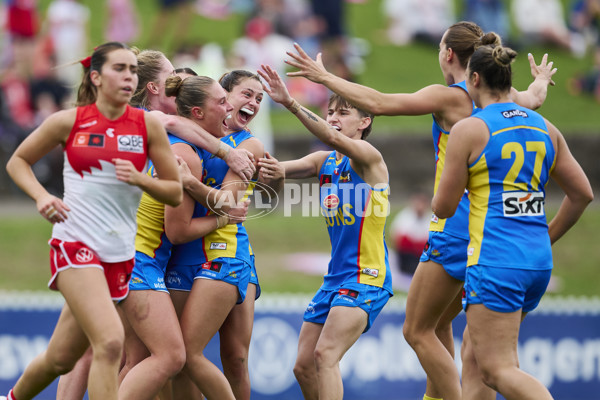 AFLW 2024 Round 08 - Sydney v Gold Coast - A-55352688