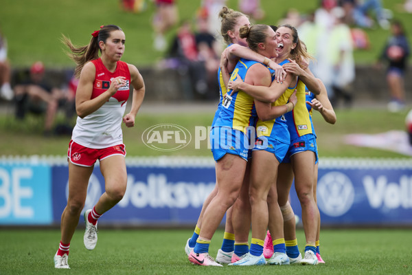 AFLW 2024 Round 08 - Sydney v Gold Coast - A-55352693