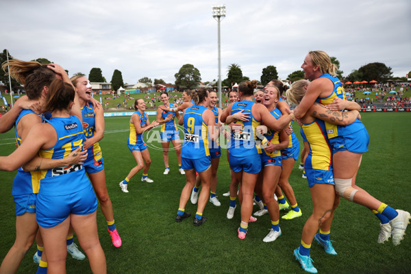 AFLW 2024 Round 08 - Sydney v Gold Coast - A-55357348