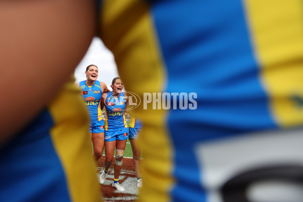 AFLW 2024 Round 08 - Sydney v Gold Coast - A-55370444