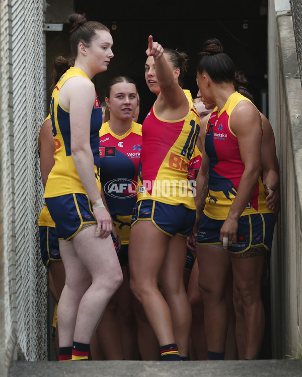 AFLW 2024 Round 08 - Collingwood v Adelaide - A-55383702