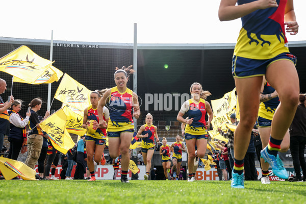 AFLW 2024 Round 08 - Collingwood v Adelaide - A-55383716