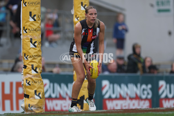 AFLW 2024 Round 08 - Collingwood v Adelaide - A-55387302