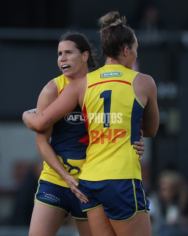 AFLW 2024 Round 08 - Collingwood v Adelaide - A-55387378