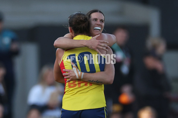 AFLW 2024 Round 08 - Collingwood v Adelaide - A-55387380