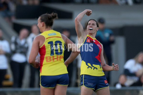 AFLW 2024 Round 08 - Collingwood v Adelaide - A-55389002