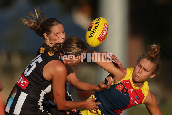 AFLW 2024 Round 08 - Collingwood v Adelaide - A-55390137