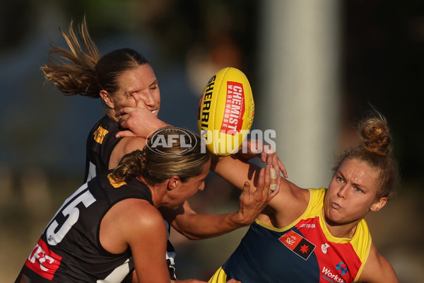 AFLW 2024 Round 08 - Collingwood v Adelaide - A-55390138