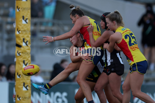 AFLW 2024 Round 08 - Collingwood v Adelaide - A-55390149