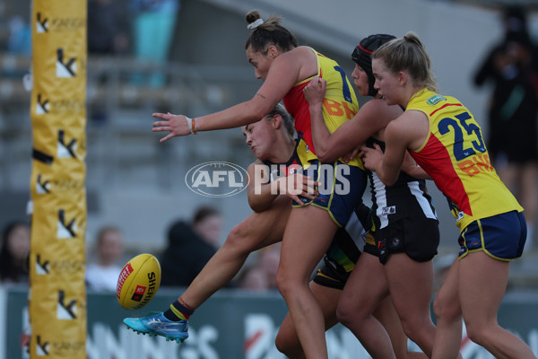 AFLW 2024 Round 08 - Collingwood v Adelaide - A-55390152