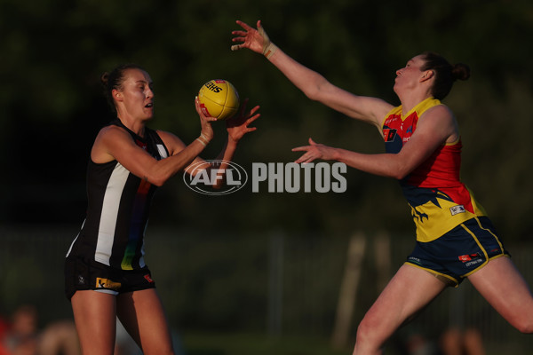AFLW 2024 Round 08 - Collingwood v Adelaide - A-55390156