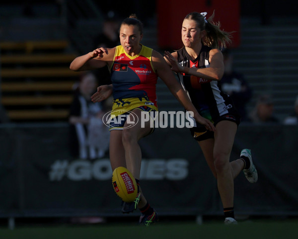 AFLW 2024 Round 08 - Collingwood v Adelaide - A-55390160