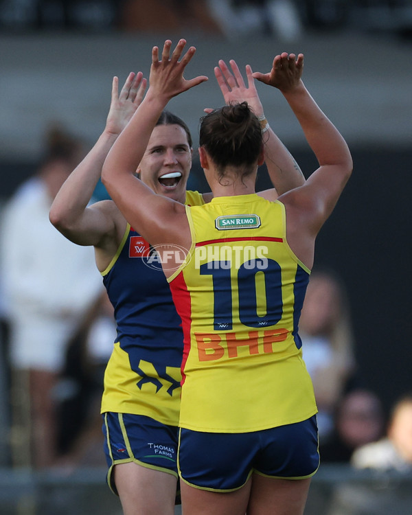 AFLW 2024 Round 08 - Collingwood v Adelaide - A-55391357