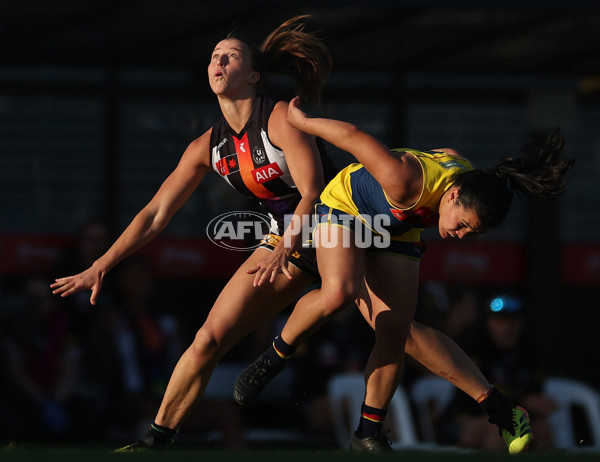 AFLW 2024 Round 08 - Collingwood v Adelaide - A-55391369