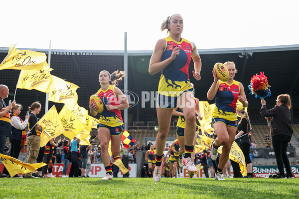 AFLW 2024 Round 08 - Collingwood v Adelaide - A-55391429