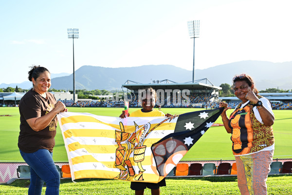 AFLW 2024 Round 09 - Hawthorn v Narrm - A-55431041