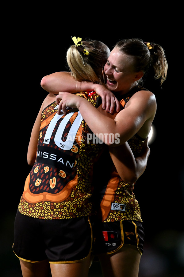 AFLW 2024 Round 09 - Hawthorn v Narrm - A-55443000