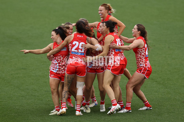 AFLW 2024 Round 10 - Sydney v Waalitj Marawar - A-55556968