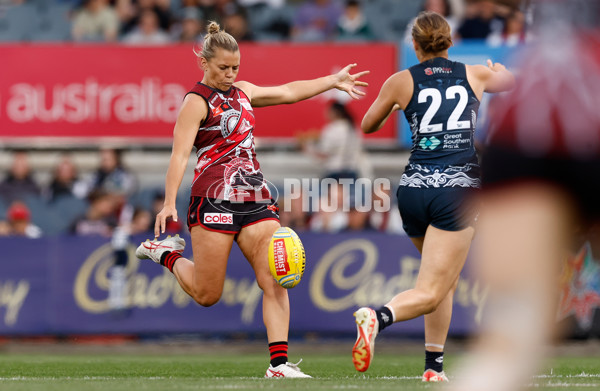 AFLW 2024 Round 10 - Carlton v Essendon - A-55567054
