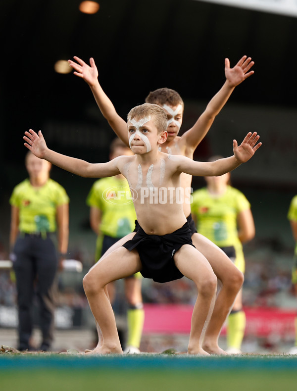 AFLW 2024 Round 10 - Carlton v Essendon - A-55570396