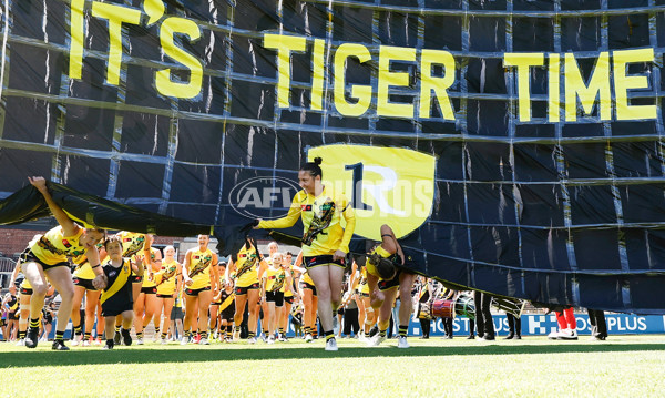 AFLW 2024 Round 10 - Richmond v Hawthorn - A-55585586
