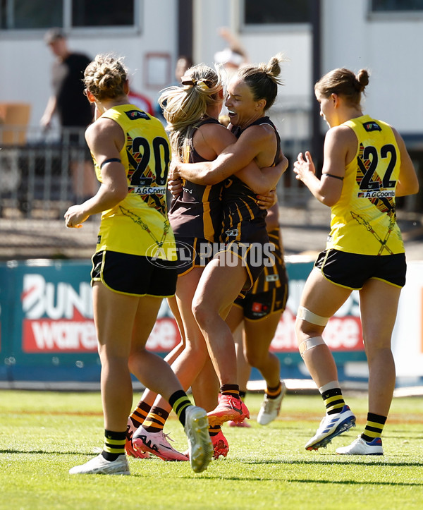 AFLW 2024 Round 10 - Richmond v Hawthorn - A-55588182